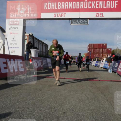 03.10.2025 - Köhlbrandbrückenlauf Matties Gatica Varas http://msf.ph/oto/9170426 03.10.2025 10:28:47 Ziel 1765, 1863, 1896, 1897, 2090, 2216, 2339, 3054, 3483 meine-sportfotos.de