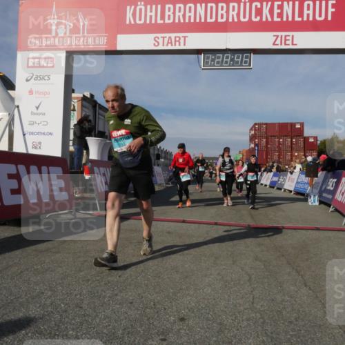 03.10.2025 - Köhlbrandbrückenlauf Matties Gatica Varas http://msf.ph/oto/9170427 03.10.2025 10:28:47 Ziel 1765, 1863, 1896, 1897, 2090, 2216, 2339, 3054, 3483 meine-sportfotos.de