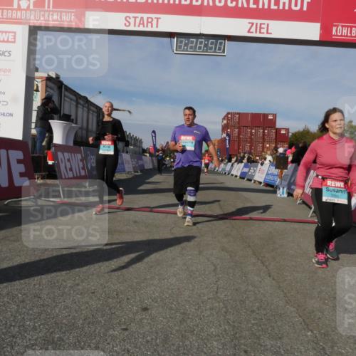 03.10.2025 - Köhlbrandbrückenlauf Matties Gatica Varas http://msf.ph/oto/9170436 03.10.2025 10:28:52 Ziel 1748, 1863, 2090, 2263, 2264, 2339 meine-sportfotos.de