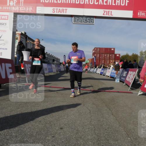 03.10.2025 - Köhlbrandbrückenlauf Matties Gatica Varas http://msf.ph/oto/9170437 03.10.2025 10:28:52 Ziel 1748, 1863, 2090, 2263, 2264, 2339 meine-sportfotos.de