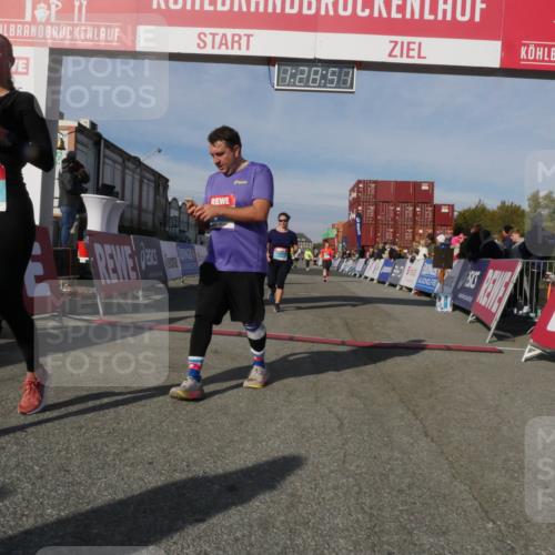 03.10.2025 - Köhlbrandbrückenlauf Matties Gatica Varas http://msf.ph/oto/9170439 03.10.2025 10:28:53 Ziel 1748, 1863, 2090, 2263, 2264, 2339 meine-sportfotos.de