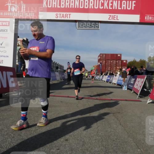 03.10.2025 - Köhlbrandbrückenlauf Matties Gatica Varas http://msf.ph/oto/9170441 03.10.2025 10:28:54 Ziel 1394, 1577, 1748, 1863, 2090, 2263, 2264, 2339, 2493 meine-sportfotos.de