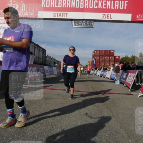 03.10.2025 - Köhlbrandbrückenlauf Matties Gatica Varas http://msf.ph/oto/9170442 03.10.2025 10:28:54 Ziel 1394, 1577, 1748, 1863, 2090, 2263, 2264, 2339, 2493 meine-sportfotos.de