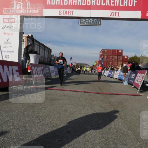03.10.2025 - Köhlbrandbrückenlauf Matties Gatica Varas http://msf.ph/oto/9170446 03.10.2025 10:28:56 Ziel 1394, 1454, 1577, 1748, 1863, 2090, 2263, 2264, 2493, 3293, 3612 meine-sportfotos.de