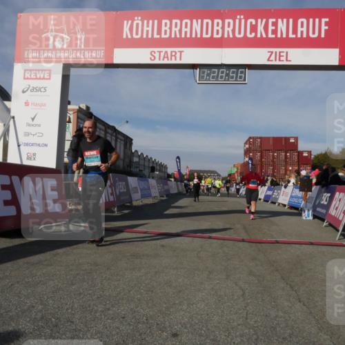 03.10.2025 - Köhlbrandbrückenlauf Matties Gatica Varas http://msf.ph/oto/9170448 03.10.2025 10:28:58 Ziel 1348, 1394, 1454, 1577, 1748, 1863, 2263, 2264, 2493, 3292, 3293, 3612 meine-sportfotos.de