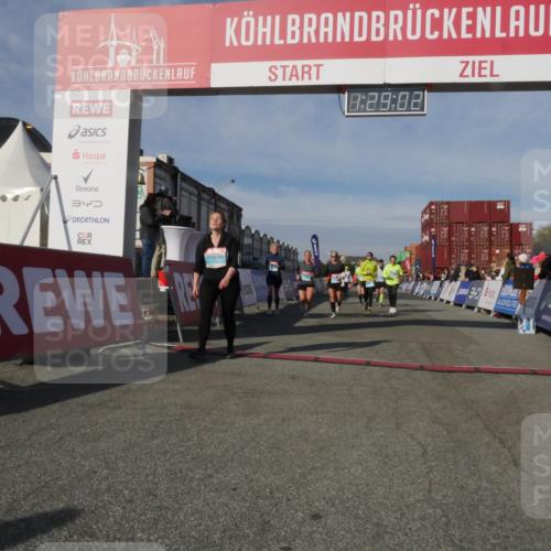03.10.2025 - Köhlbrandbrückenlauf Matties Gatica Varas http://msf.ph/oto/9170461 03.10.2025 10:29:04 Ziel 1348, 1394, 1454, 1577, 2177, 2492, 2493, 2922, 3292, 3293, 3612 meine-sportfotos.de