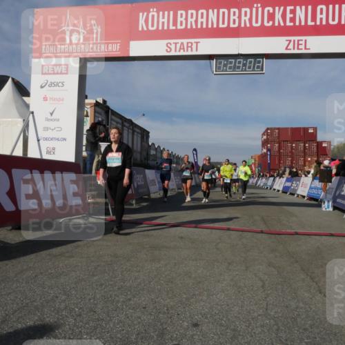 03.10.2025 - Köhlbrandbrückenlauf Matties Gatica Varas http://msf.ph/oto/9170462 03.10.2025 10:29:04 Ziel 1348, 1394, 1454, 1577, 2177, 2492, 2493, 2922, 3292, 3293, 3612 meine-sportfotos.de