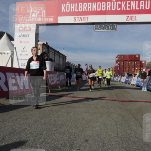 03.10.2025 - Köhlbrandbrückenlauf Matties Gatica Varas http://msf.ph/oto/9170464 03.10.2025 10:29:05 Ziel 1348, 1394, 1454, 1577, 2177, 2492, 2493, 2922, 3292, 3293, 3612 meine-sportfotos.de