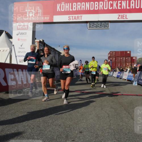 03.10.2025 - Köhlbrandbrückenlauf Matties Gatica Varas http://msf.ph/oto/9170468 03.10.2025 10:29:07 Ziel 1348, 1454, 2177, 2375, 2492, 2922, 3292, 3293, 3612 meine-sportfotos.de