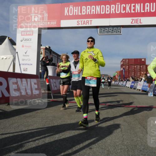03.10.2025 - Köhlbrandbrückenlauf Matties Gatica Varas http://msf.ph/oto/9170473 03.10.2025 10:29:09 Ziel 1348, 2177, 2375, 2492, 2922, 3292 meine-sportfotos.de