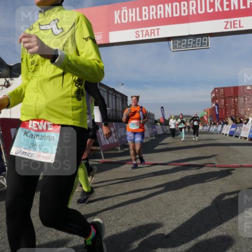03.10.2025 - Köhlbrandbrückenlauf Matties Gatica Varas http://msf.ph/oto/9170475 03.10.2025 10:29:10 Ziel 1348, 2177, 2375, 2492, 2922 meine-sportfotos.de