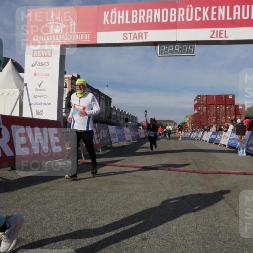 03.10.2025 - Köhlbrandbrückenlauf Matties Gatica Varas http://msf.ph/oto/9170487 03.10.2025 10:29:16 Ziel 1942, 2035, 2163, 2375, 2845 meine-sportfotos.de