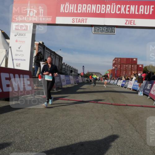 03.10.2025 - Köhlbrandbrückenlauf Matties Gatica Varas http://msf.ph/oto/9170492 03.10.2025 10:29:18 Ziel 1942, 2035, 2163, 2375, 2845 meine-sportfotos.de