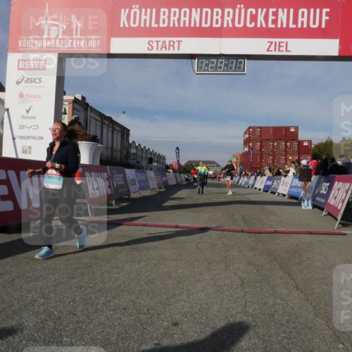 03.10.2025 - Köhlbrandbrückenlauf Matties Gatica Varas http://msf.ph/oto/9170493 03.10.2025 10:29:19 Ziel 1942, 2035, 2163, 2845 meine-sportfotos.de