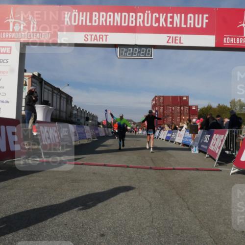 03.10.2025 - Köhlbrandbrückenlauf Matties Gatica Varas http://msf.ph/oto/9170498 03.10.2025 10:29:21 Ziel 1781, 1942, 2035, 2163, 2845 meine-sportfotos.de