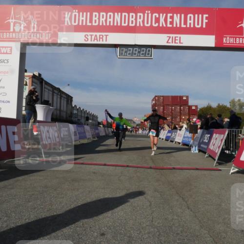 03.10.2025 - Köhlbrandbrückenlauf Matties Gatica Varas http://msf.ph/oto/9170499 03.10.2025 10:29:22 Ziel 1781, 1942, 2035, 2163, 2835, 2845 meine-sportfotos.de