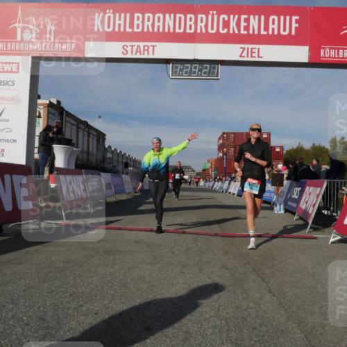 03.10.2025 - Köhlbrandbrückenlauf Matties Gatica Varas http://msf.ph/oto/9170502 03.10.2025 10:29:23 Ziel 1781, 1942, 2035, 2163, 2835, 2845 meine-sportfotos.de