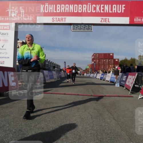 03.10.2025 - Köhlbrandbrückenlauf Matties Gatica Varas http://msf.ph/oto/9170505 03.10.2025 10:29:25 Ziel 1781, 1942, 2163, 2835 meine-sportfotos.de