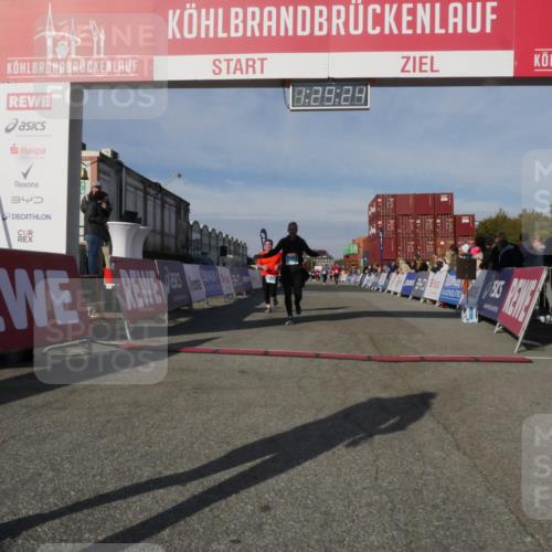 03.10.2025 - Köhlbrandbrückenlauf Matties Gatica Varas http://msf.ph/oto/9170507 03.10.2025 10:29:26 Ziel 1781, 1942, 2163, 2835 meine-sportfotos.de