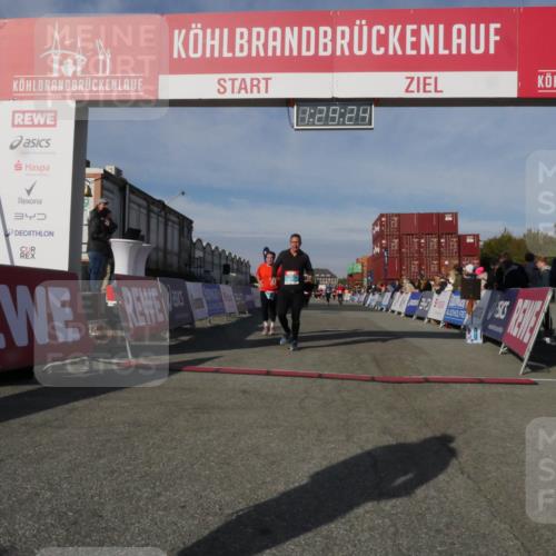03.10.2025 - Köhlbrandbrückenlauf Matties Gatica Varas http://msf.ph/oto/9170508 03.10.2025 10:29:26 Ziel 1781, 1942, 2163, 2835 meine-sportfotos.de