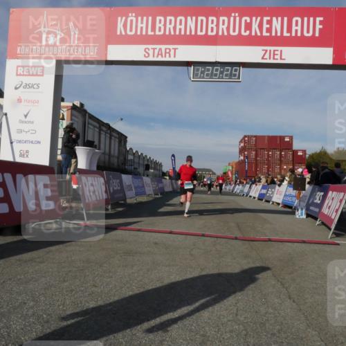03.10.2025 - Köhlbrandbrückenlauf Matties Gatica Varas http://msf.ph/oto/9170518 03.10.2025 10:29:31 Ziel 1781, 2258, 2321, 2835 meine-sportfotos.de