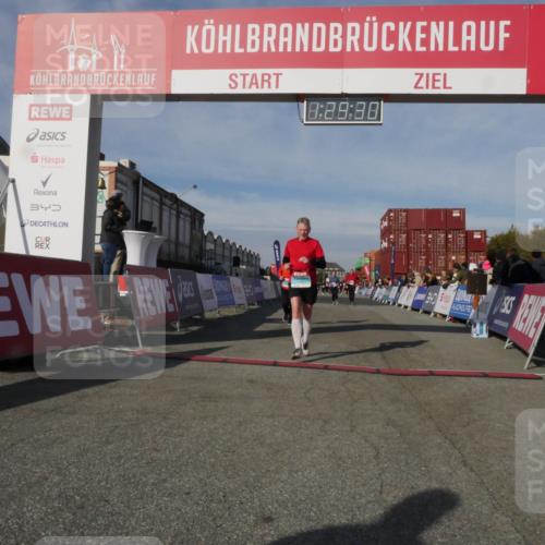 03.10.2025 - Köhlbrandbrückenlauf Matties Gatica Varas http://msf.ph/oto/9170520 03.10.2025 10:29:32 Ziel 1781, 1791, 2258, 2321, 2835 meine-sportfotos.de