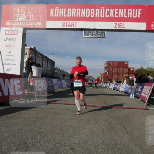 03.10.2025 - Köhlbrandbrückenlauf Matties Gatica Varas http://msf.ph/oto/9170522 03.10.2025 10:29:33 Ziel 1791, 2258, 2321, 2835 meine-sportfotos.de