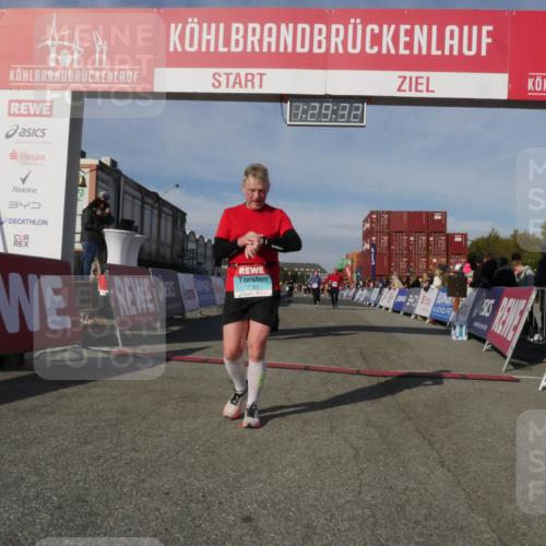 03.10.2025 - Köhlbrandbrückenlauf Matties Gatica Varas http://msf.ph/oto/9170523 03.10.2025 10:29:34 Ziel 1791, 2258, 2321, 2835 meine-sportfotos.de