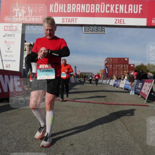 03.10.2025 - Köhlbrandbrückenlauf Matties Gatica Varas http://msf.ph/oto/9170525 03.10.2025 10:29:34 Ziel 1791, 2258, 2321, 2835 meine-sportfotos.de