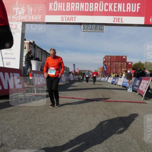 03.10.2025 - Köhlbrandbrückenlauf Matties Gatica Varas http://msf.ph/oto/9170527 03.10.2025 10:29:35 Ziel 1791, 2258, 2321 meine-sportfotos.de