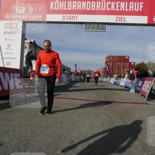03.10.2025 - Köhlbrandbrückenlauf Matties Gatica Varas http://msf.ph/oto/9170528 03.10.2025 10:29:36 Ziel 1791, 2258, 2321 meine-sportfotos.de