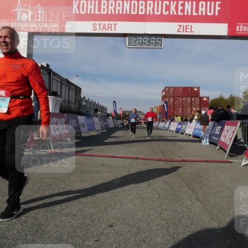 03.10.2025 - Köhlbrandbrückenlauf Matties Gatica Varas http://msf.ph/oto/9170530 03.10.2025 10:29:37 Ziel 1791, 1824, 2258, 2321 meine-sportfotos.de