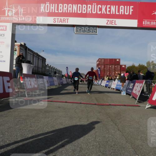 03.10.2025 - Köhlbrandbrückenlauf Matties Gatica Varas http://msf.ph/oto/9170533 03.10.2025 10:29:38 Ziel 1791, 1824, 2258, 2321 meine-sportfotos.de