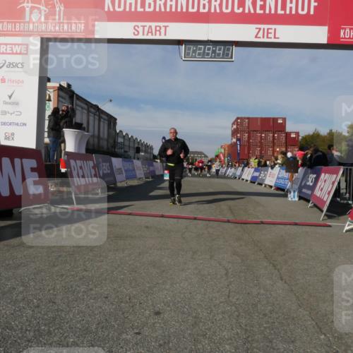 03.10.2025 - Köhlbrandbrückenlauf Matties Gatica Varas http://msf.ph/oto/9170542 03.10.2025 10:29:43 Ziel 1791, 1824, 2070, 2526, 2534, 2557, 2769, 3754 meine-sportfotos.de
