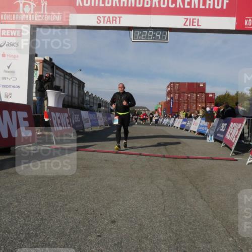 03.10.2025 - Köhlbrandbrückenlauf Matties Gatica Varas http://msf.ph/oto/9170543 03.10.2025 10:29:43 Ziel 1791, 1824, 2070, 2526, 2534, 2557, 2769, 3754 meine-sportfotos.de