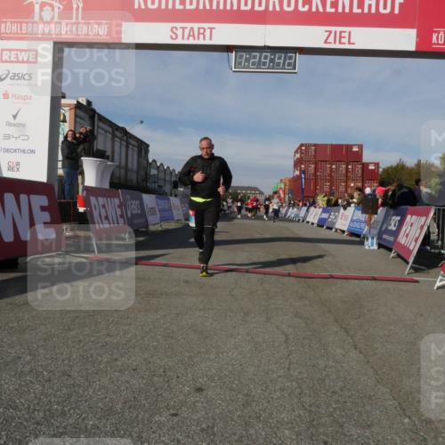 03.10.2025 - Köhlbrandbrückenlauf Matties Gatica Varas http://msf.ph/oto/9170544 03.10.2025 10:29:43 Ziel 1791, 1824, 2070, 2526, 2534, 2557, 2769, 3754 meine-sportfotos.de