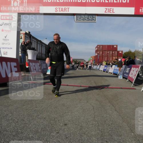 03.10.2025 - Köhlbrandbrückenlauf Matties Gatica Varas http://msf.ph/oto/9170546 03.10.2025 10:29:44 Ziel 1791, 1824, 2070, 2135, 2526, 2534, 2557, 2769, 3754 meine-sportfotos.de