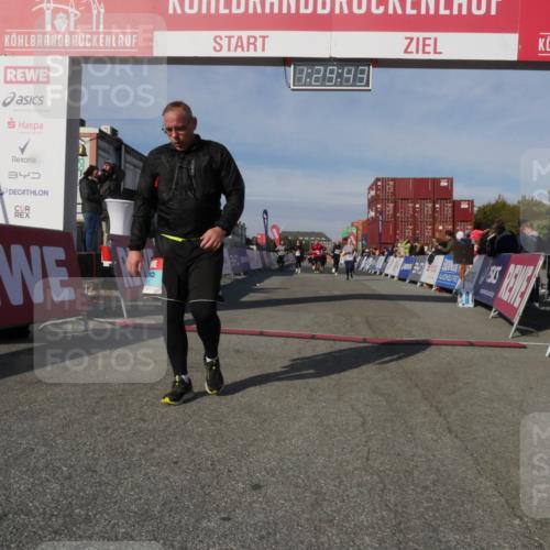 03.10.2025 - Köhlbrandbrückenlauf Matties Gatica Varas http://msf.ph/oto/9170547 03.10.2025 10:29:45 Ziel 1824, 2070, 2135, 2526, 2534, 2557, 2769, 3754 meine-sportfotos.de
