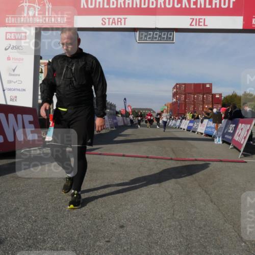 03.10.2025 - Köhlbrandbrückenlauf Matties Gatica Varas http://msf.ph/oto/9170548 03.10.2025 10:29:45 Ziel 1824, 2070, 2135, 2526, 2534, 2557, 2769, 3754 meine-sportfotos.de