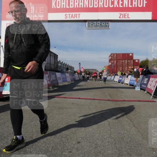 03.10.2025 - Köhlbrandbrückenlauf Matties Gatica Varas http://msf.ph/oto/9170549 03.10.2025 10:29:46 Ziel 1824, 2070, 2135, 2204, 2526, 2534, 2557, 2769, 3754 meine-sportfotos.de