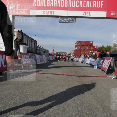 03.10.2025 - Köhlbrandbrückenlauf Matties Gatica Varas http://msf.ph/oto/9170550 03.10.2025 10:29:46 Ziel 1824, 2070, 2135, 2204, 2526, 2534, 2557, 2769, 3754 meine-sportfotos.de