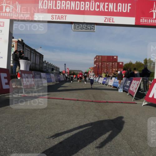 03.10.2025 - Köhlbrandbrückenlauf Matties Gatica Varas http://msf.ph/oto/9170551 03.10.2025 10:29:47 Ziel 1552, 1824, 2070, 2135, 2204, 2526, 2534, 2557, 2769, 3754 meine-sportfotos.de