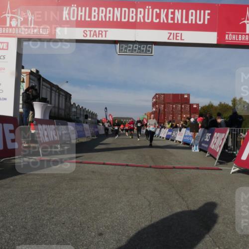03.10.2025 - Köhlbrandbrückenlauf Matties Gatica Varas http://msf.ph/oto/9170552 03.10.2025 10:29:47 Ziel 1552, 1824, 2070, 2135, 2204, 2526, 2534, 2557, 2769, 3754 meine-sportfotos.de