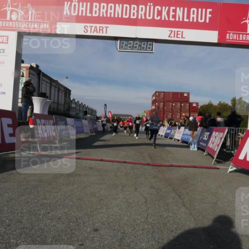 03.10.2025 - Köhlbrandbrückenlauf Matties Gatica Varas http://msf.ph/oto/9170553 03.10.2025 10:29:48 Ziel 1552, 1824, 2070, 2135, 2204, 2526, 2534, 2557, 2769, 3754 meine-sportfotos.de