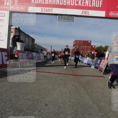 03.10.2025 - Köhlbrandbrückenlauf Matties Gatica Varas http://msf.ph/oto/9170558 03.10.2025 10:29:50 Ziel 1552, 2070, 2135, 2204, 2348, 2526, 2534, 2557, 2769, 3729, 3754 meine-sportfotos.de