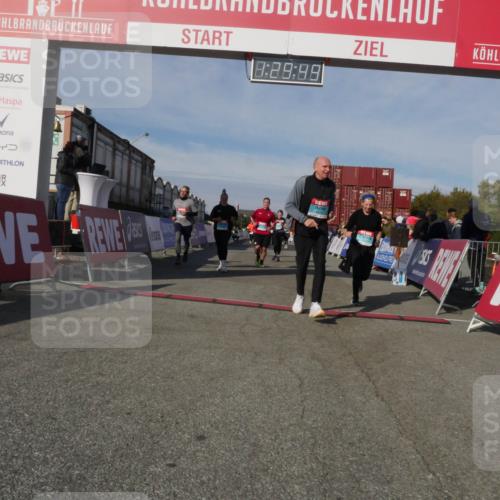 03.10.2025 - Köhlbrandbrückenlauf Matties Gatica Varas http://msf.ph/oto/9170560 03.10.2025 10:29:51 Ziel 1552, 2070, 2135, 2204, 2348, 2526, 2534, 2557, 2769, 3729, 3754 meine-sportfotos.de