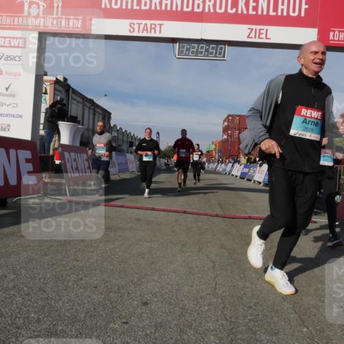 03.10.2025 - Köhlbrandbrückenlauf Matties Gatica Varas http://msf.ph/oto/9170562 03.10.2025 10:29:52 Ziel 1552, 2070, 2135, 2204, 2286, 2348, 2534, 2769, 3729, 3754 meine-sportfotos.de