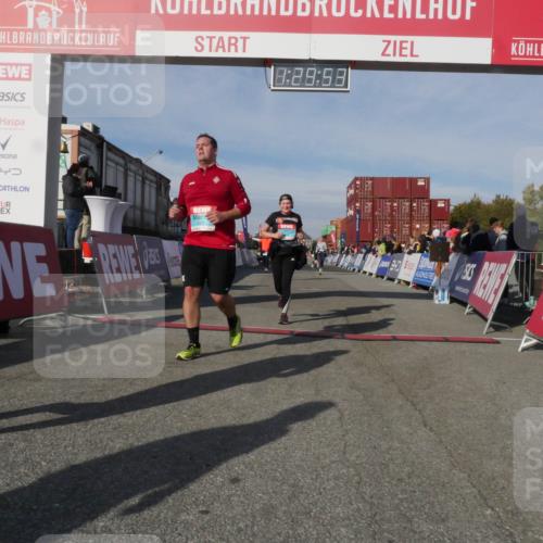03.10.2025 - Köhlbrandbrückenlauf Matties Gatica Varas http://msf.ph/oto/9170567 03.10.2025 10:29:54 Ziel 1552, 2047, 2135, 2204, 2286, 2348, 3256, 3729, 3754 meine-sportfotos.de