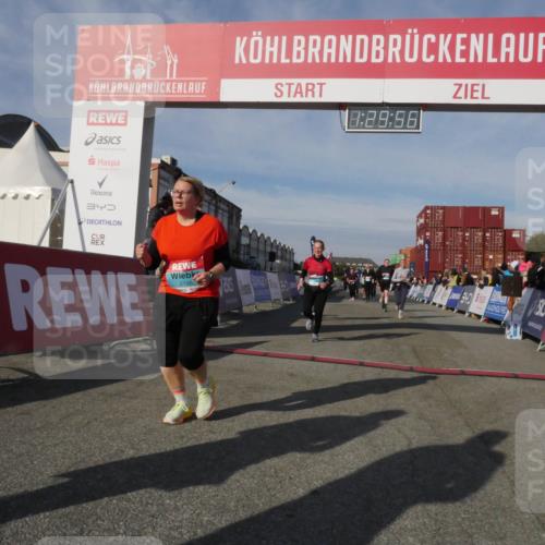03.10.2025 - Köhlbrandbrückenlauf Matties Gatica Varas http://msf.ph/oto/9170574 03.10.2025 10:29:58 Ziel 1552, 1704, 2047, 2204, 2286, 2348, 2624, 2633, 3256, 3729 meine-sportfotos.de