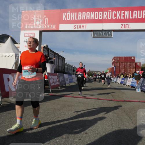 03.10.2025 - Köhlbrandbrückenlauf Matties Gatica Varas http://msf.ph/oto/9170575 03.10.2025 10:29:58 Ziel 1552, 1704, 2047, 2204, 2286, 2348, 2624, 2633, 3256, 3729 meine-sportfotos.de